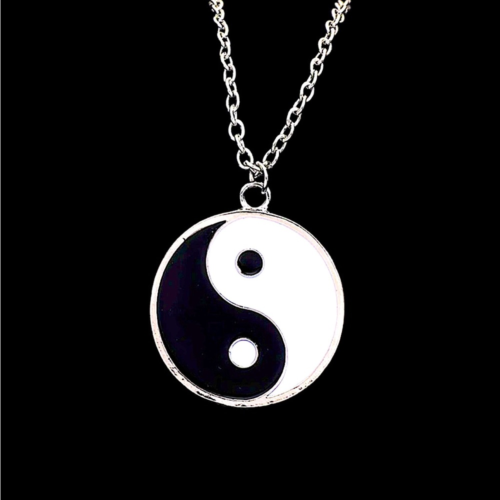 Ying Yang Double Sided Black and White Pendant Necklace Silver Chain NWT - Picture 5 of 6